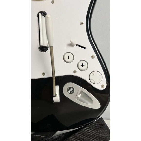 Rockband Fender Stratocaster Wireless Nintendo Wii Guitar 19091 *NO DONGLE* - Picture 2 of 9